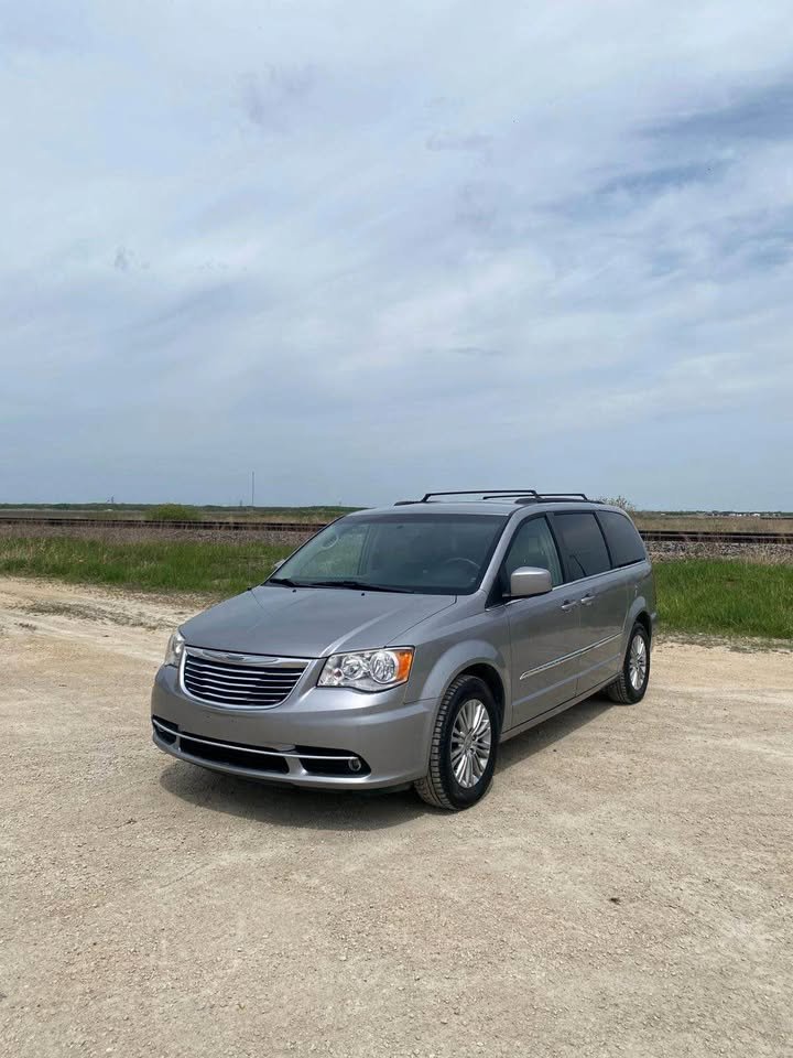 Gray 2016 Chrysler Town & Country Touring-L FWD Minivan Front-Wheel Drive Automatic