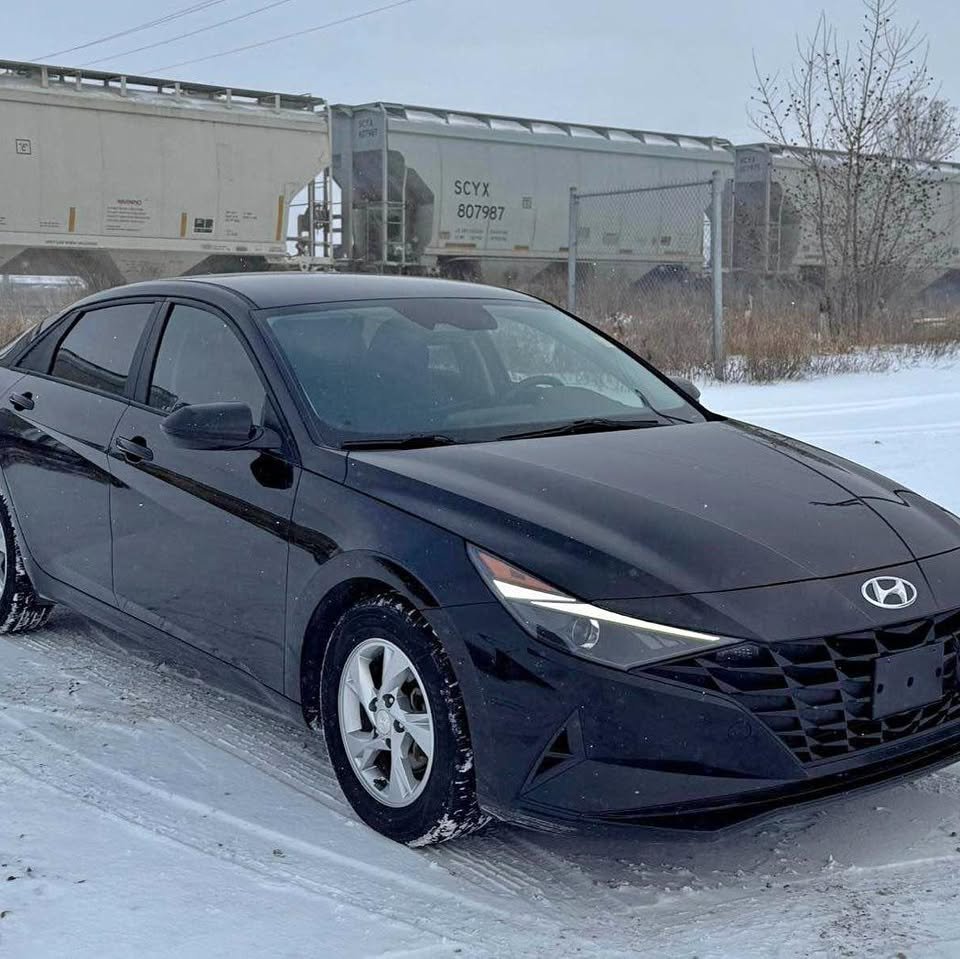 Black 2021 Hyundai Elantra Essential FWD Sedan