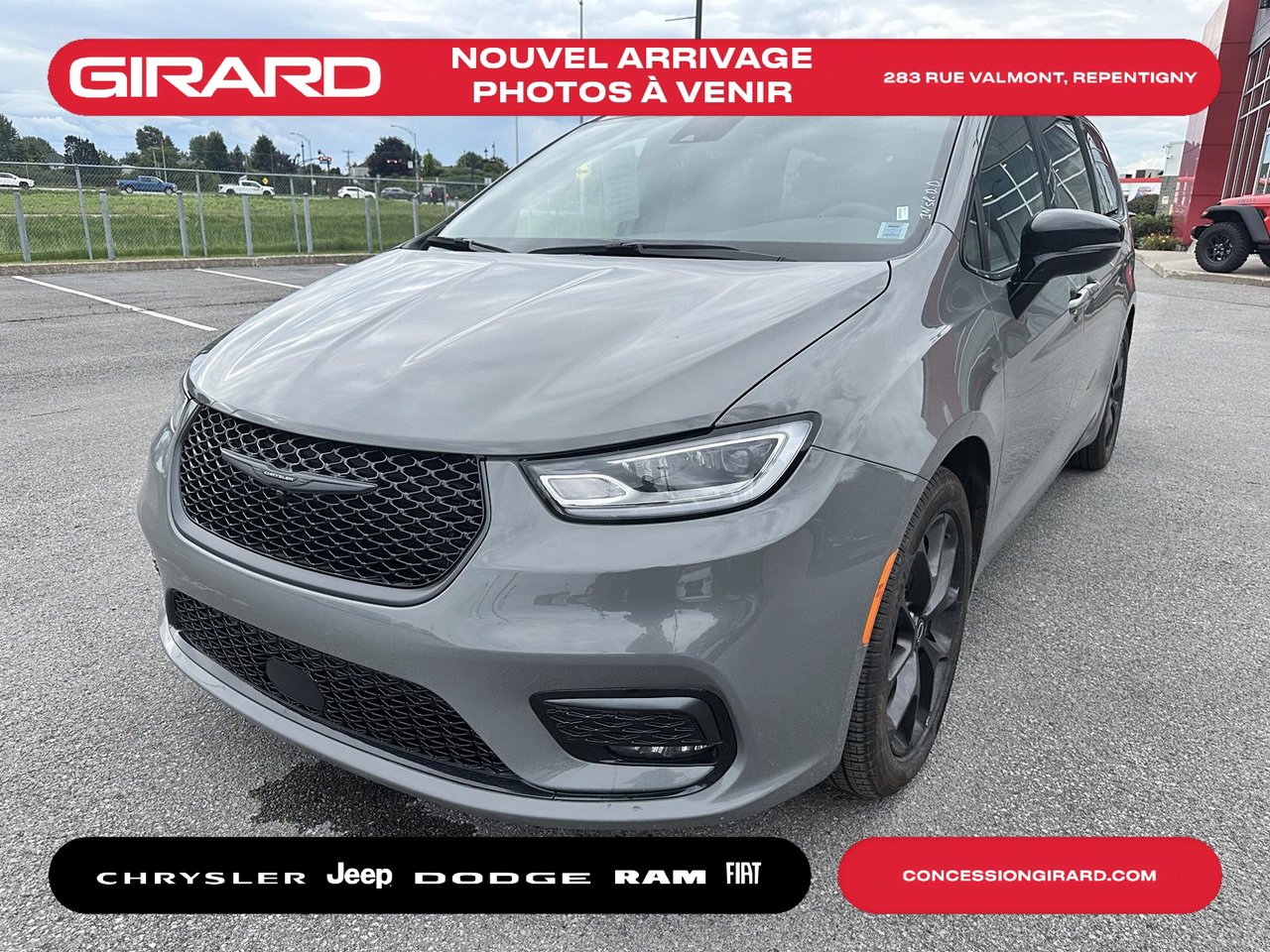 Gray (STING GREY) 2025 Chrysler Pacifica Minivan Front-Wheel Drive Automatic