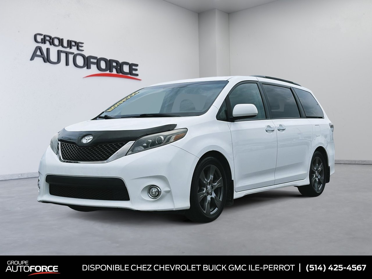 White 2017 Toyota Sienna Minivan Front-Wheel Drive Automatic