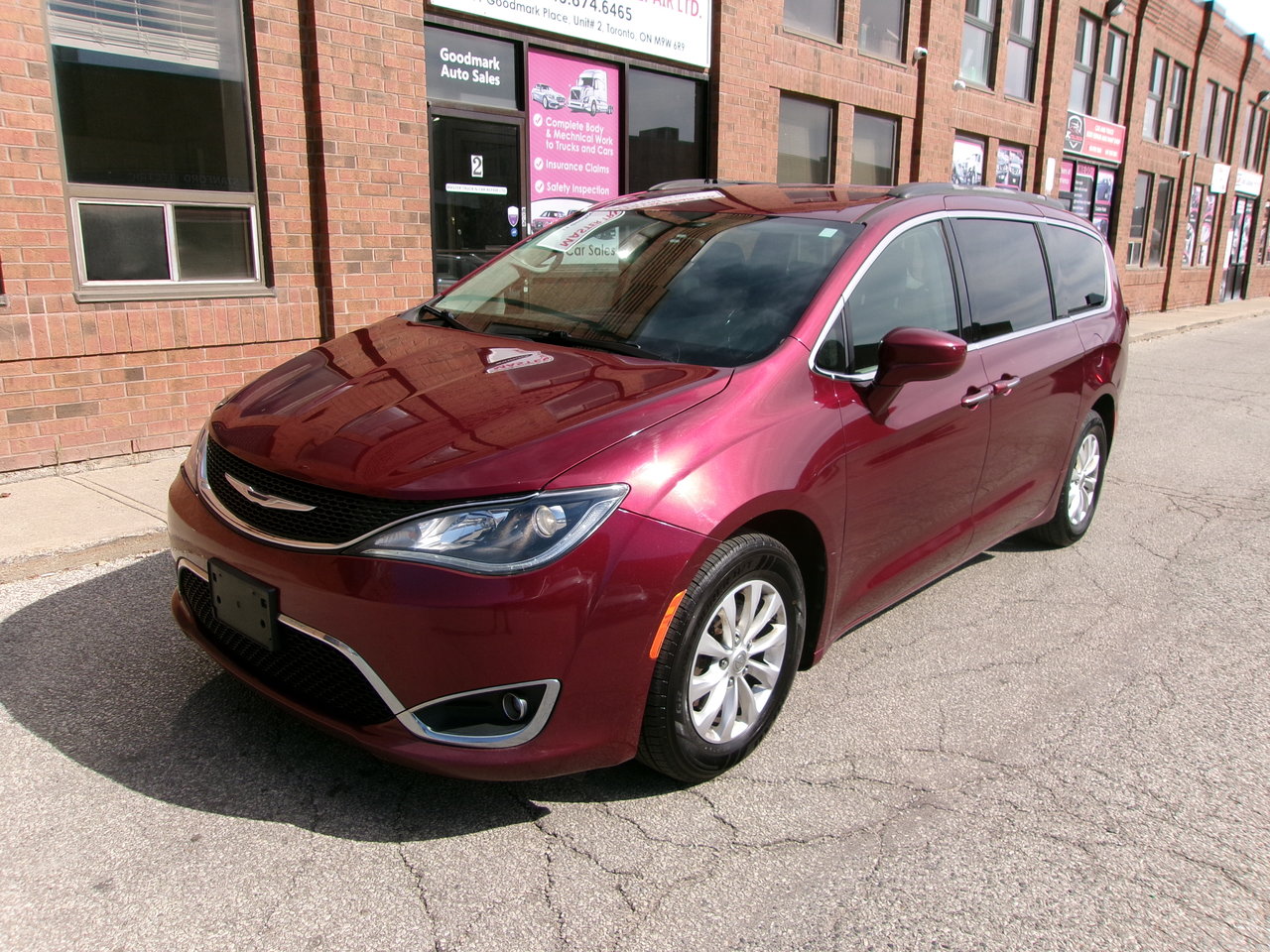 2018 Chrysler Pacifica Minivan Front-Wheel Drive Automatic