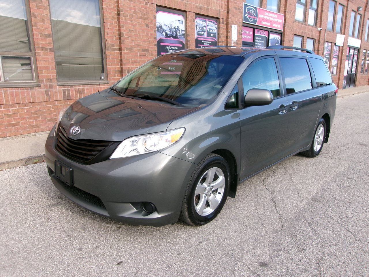 2014 Toyota Sienna Minivan Front-Wheel Drive Automatic