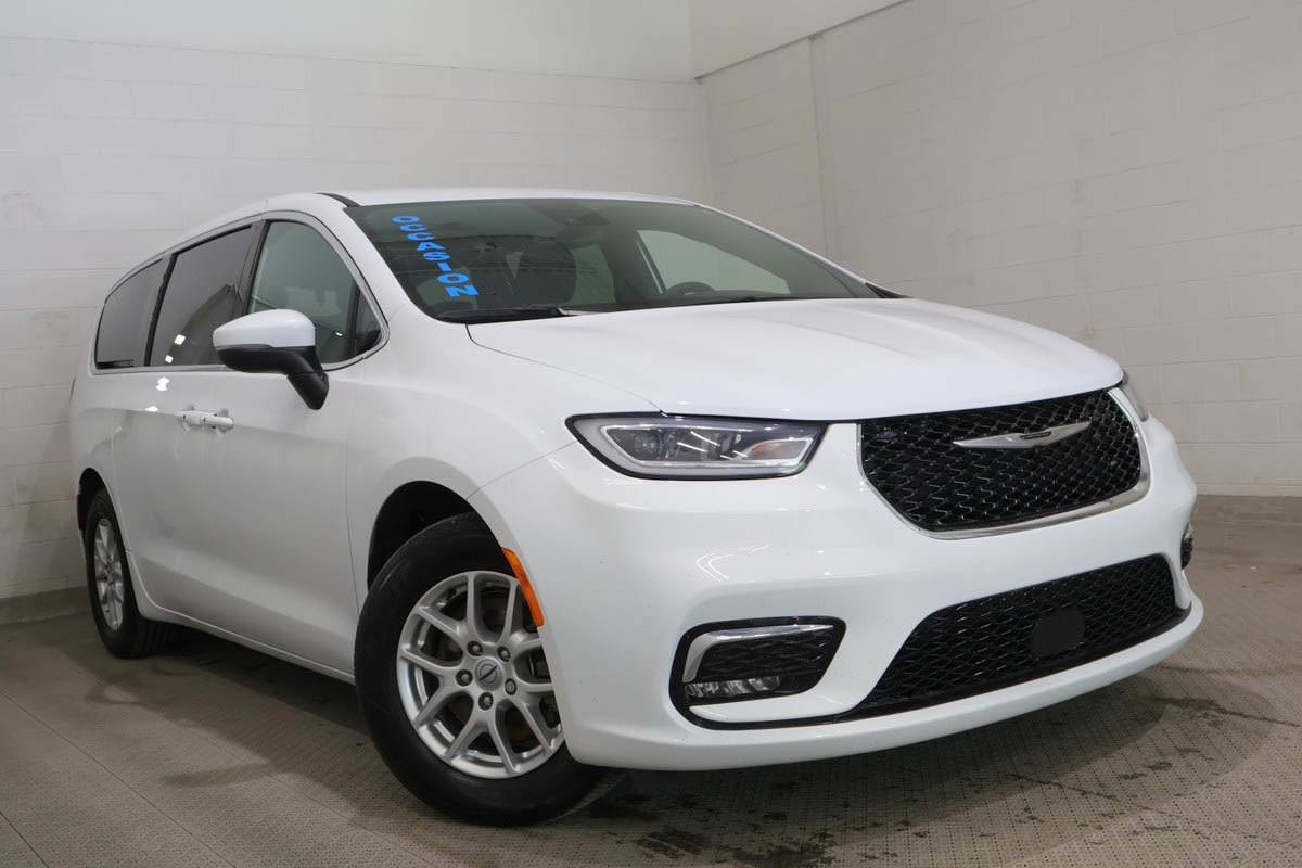 2023 Chrysler Pacifica Touring FWD