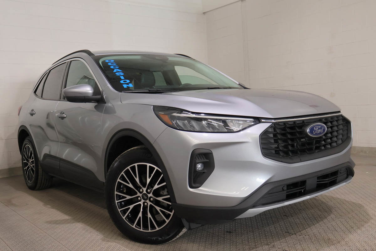 Silver 2023 Ford Escape Hybrid Plug-in FWD SUV / Crossover Front-Wheel Drive Automatic