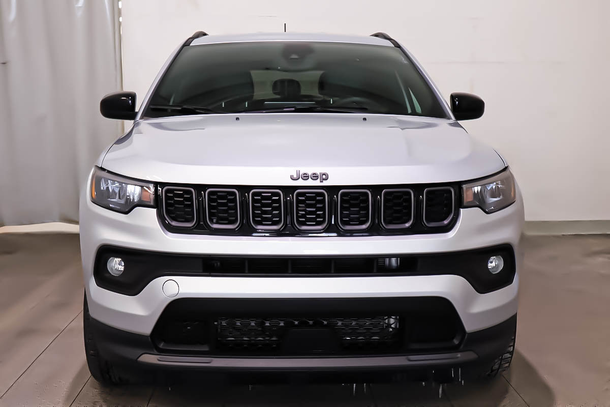 Gray 2025 Jeep Compass Altitude 4WD SUV / Crossover Automatic