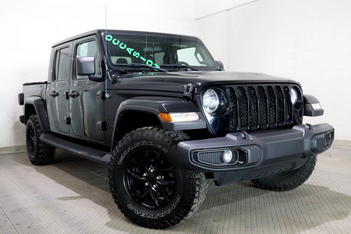 Black 2022 Jeep Gladiator Pickup Truck Four-Wheel Drive Automatic