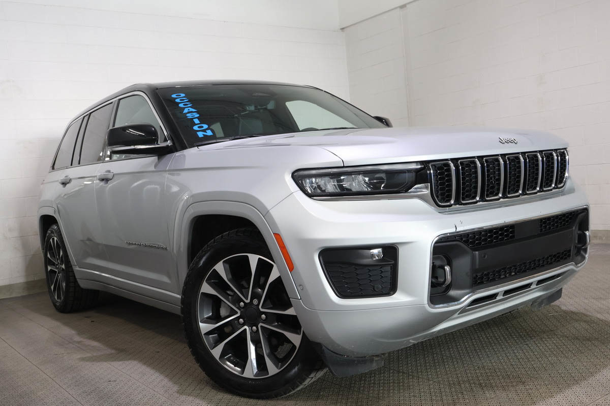 Silver 2023 Jeep Grand Cherokee SUV / Crossover Four-Wheel Drive Automatic