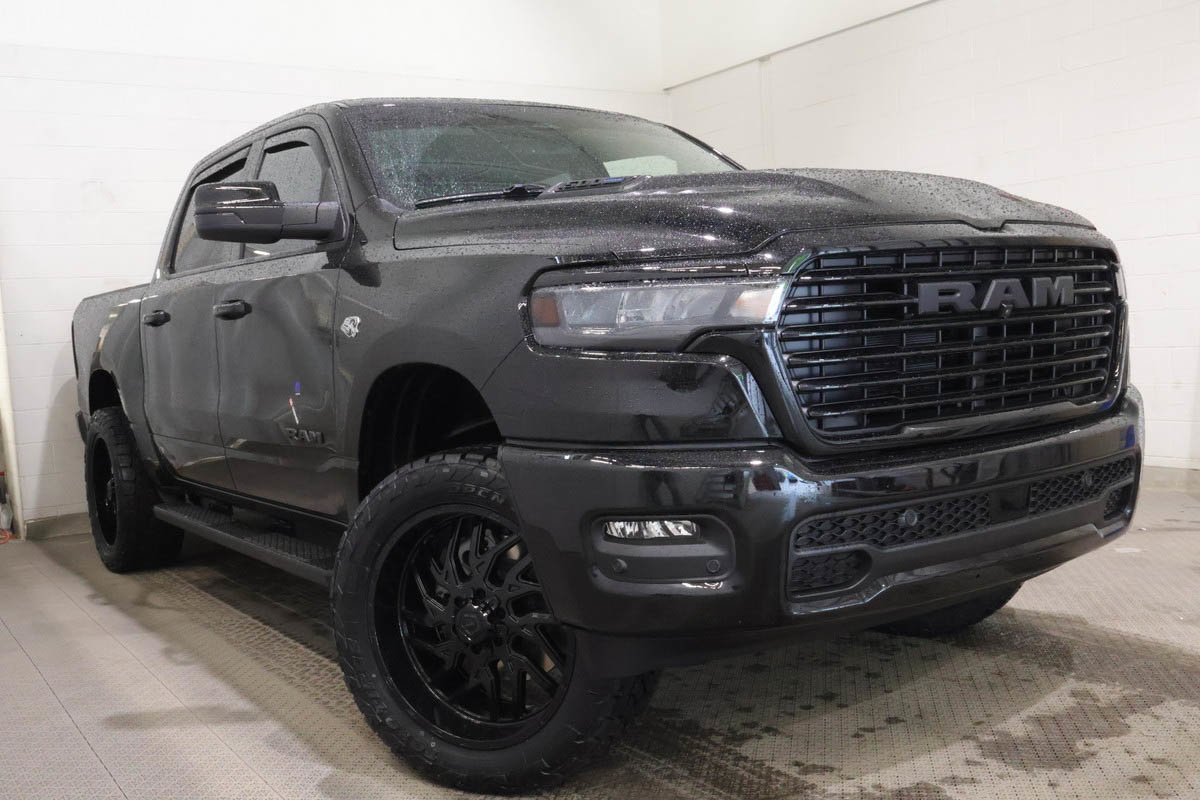 DIAMOND BLACK CRYSTAL PEARL 2026 RAM 1500 Pickup Truck  Automatic