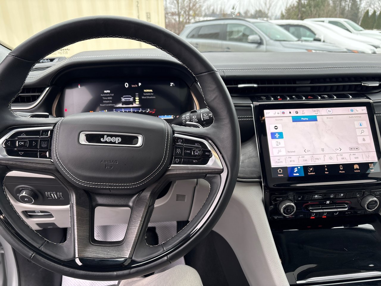 2022 Jeep Grand Cherokee L Overland-10