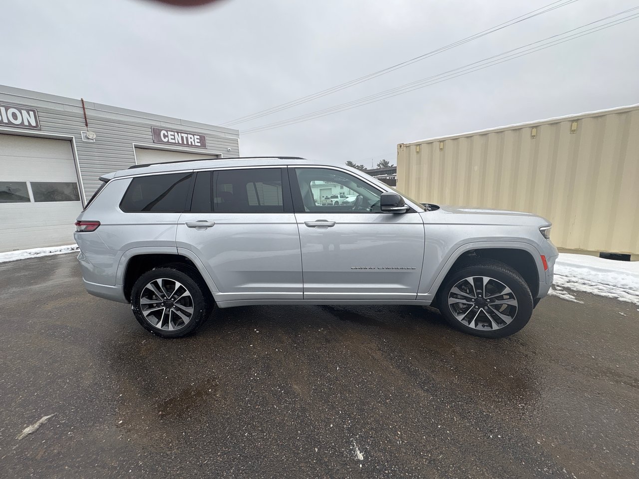 2022 Jeep Grand Cherokee L Overland-2