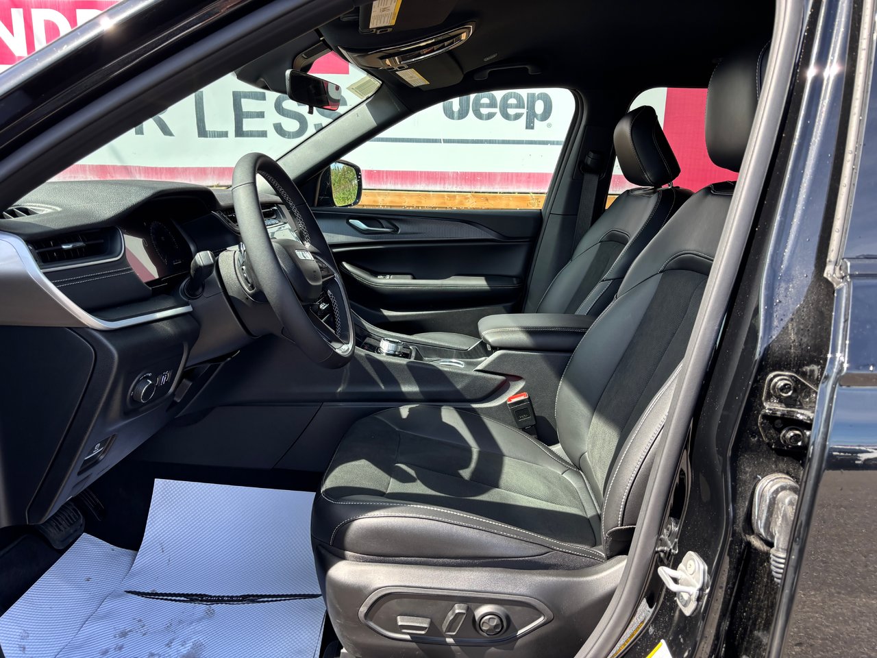 2025 Jeep Grand Cherokee L ALTITUDE-9