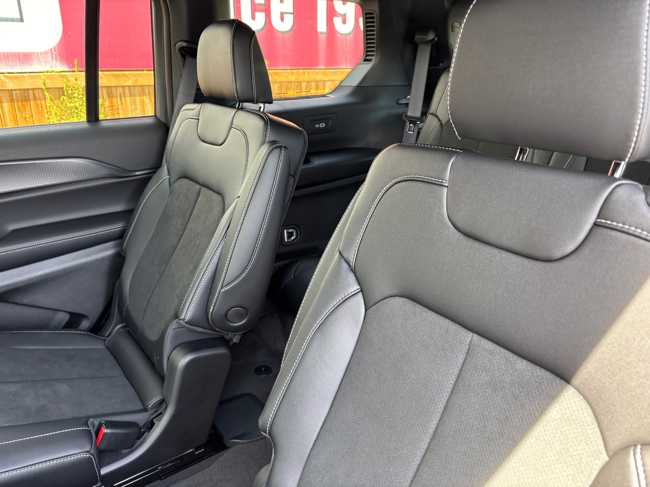 2025 Jeep Grand Cherokee L ALTITUDE-18
