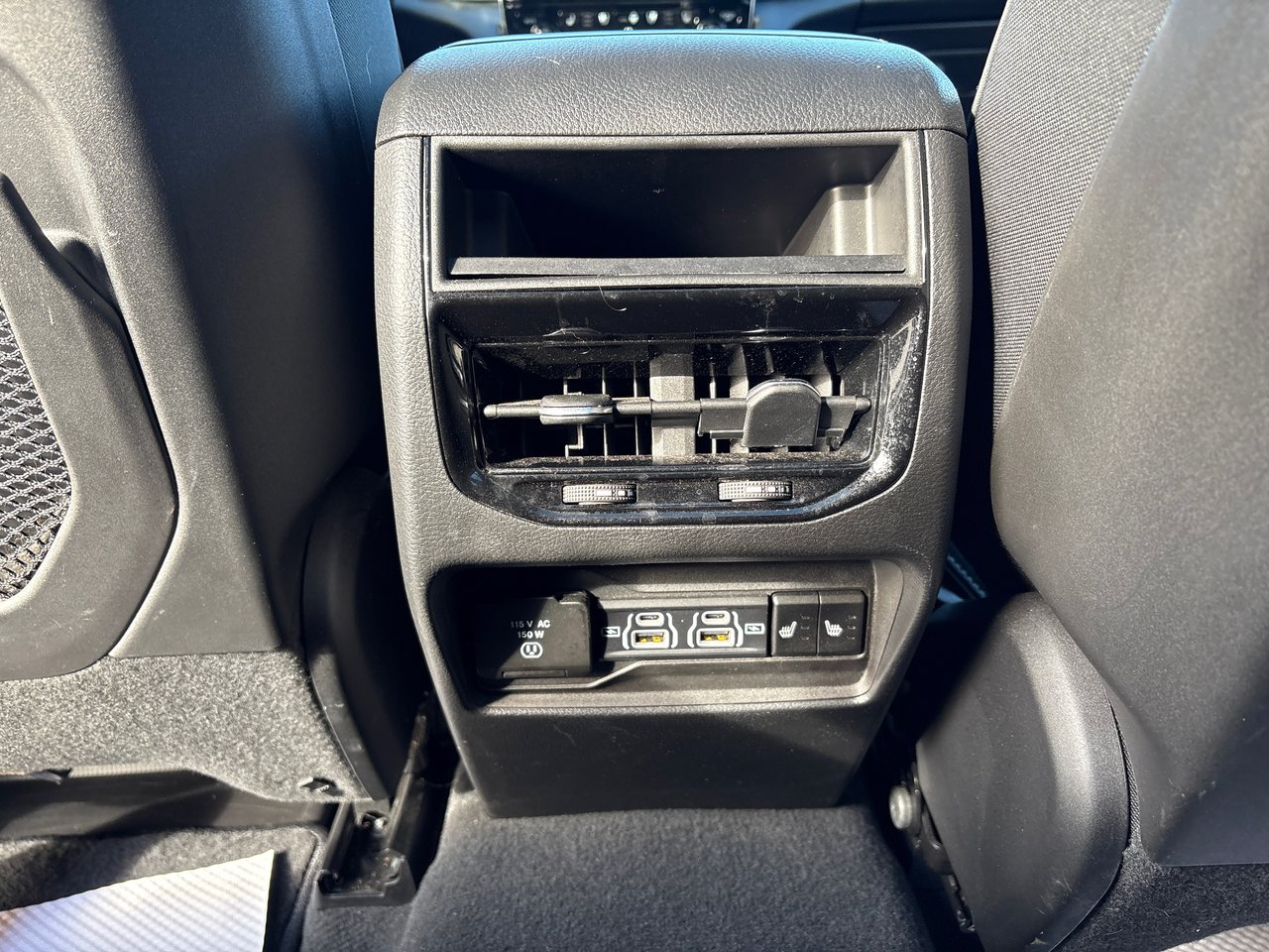 2023 Jeep Grand Cherokee Overland-11