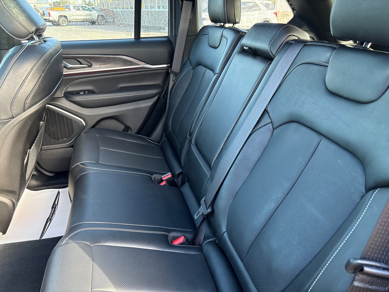 2023 Jeep Grand Cherokee Overland-9