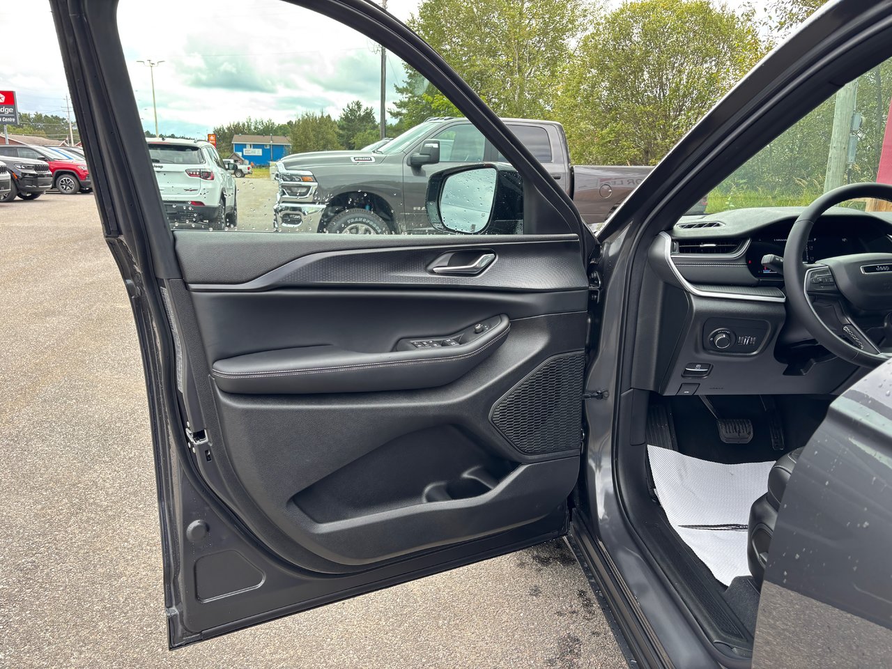 2025 Jeep Grand Cherokee LAREDO ALTITUDE-8