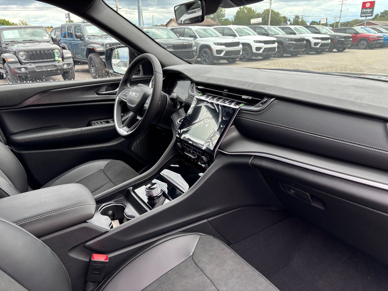 2025 Jeep Grand Cherokee LAREDO ALTITUDE-13