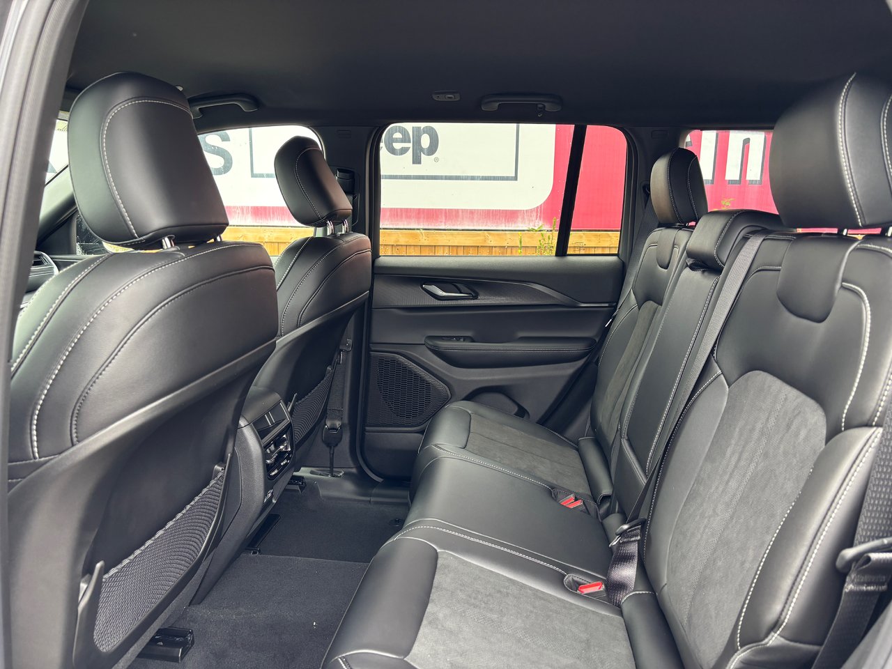 2025 Jeep Grand Cherokee LAREDO ALTITUDE-18