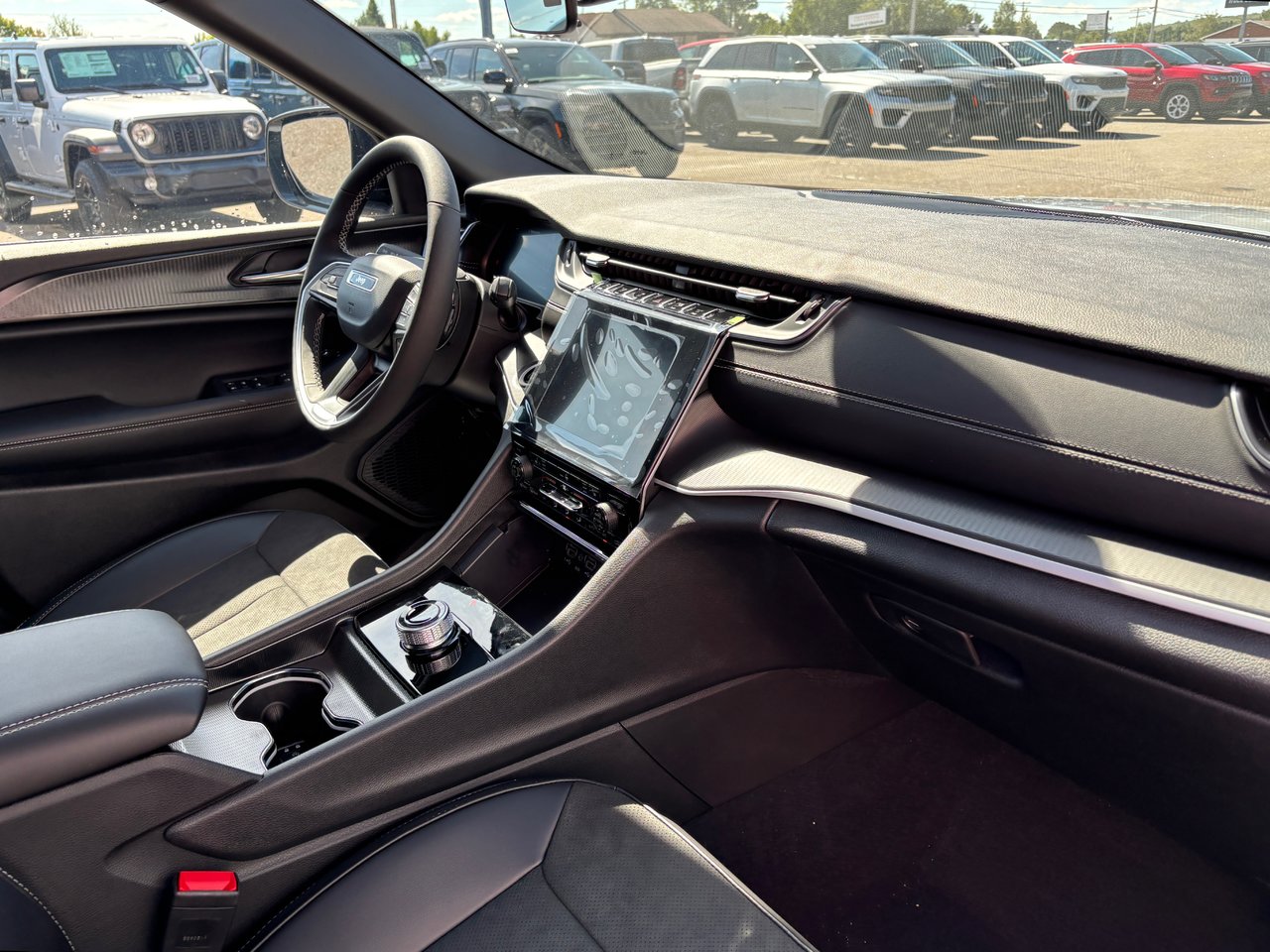 2025 Jeep Grand Cherokee LAREDO ALTITUDE-12