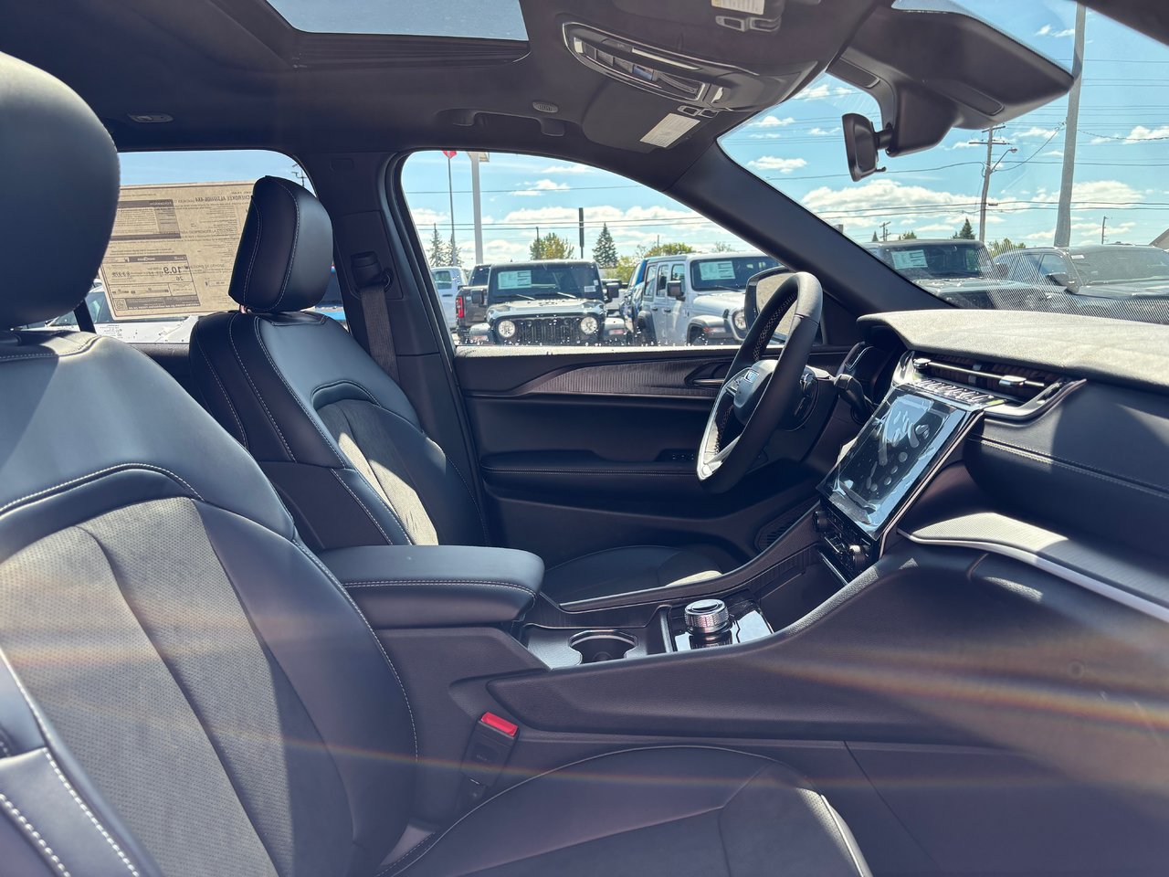 2025 Jeep Grand Cherokee LAREDO ALTITUDE-21