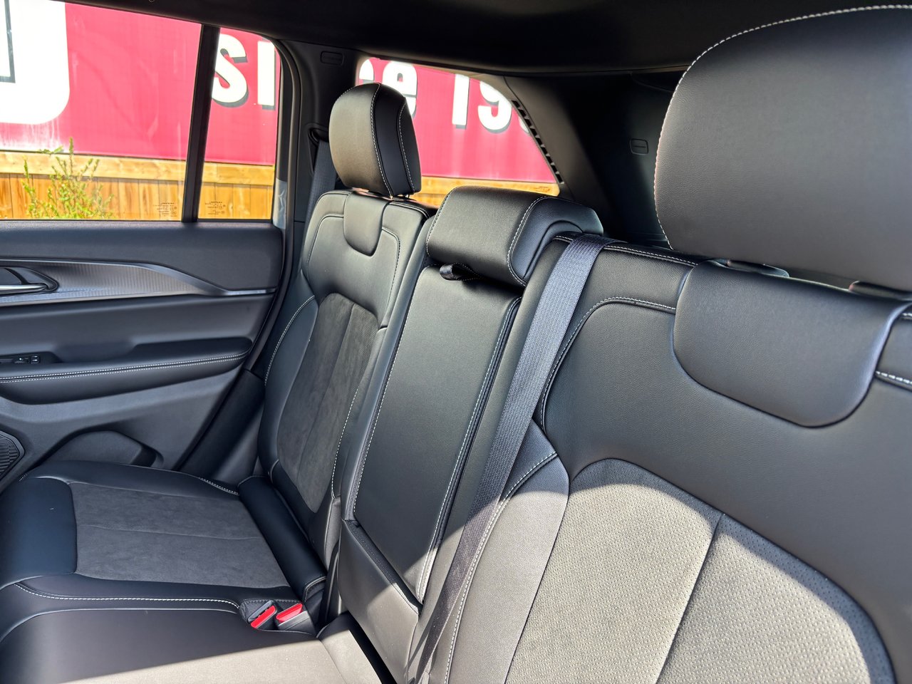 2025 Jeep Grand Cherokee LAREDO ALTITUDE-17