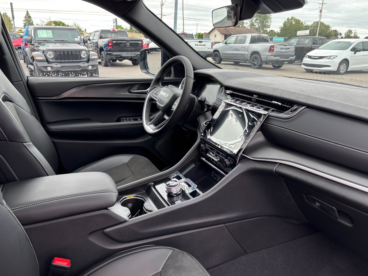 2025 Jeep Grand Cherokee LAREDO ALTITUDE-12