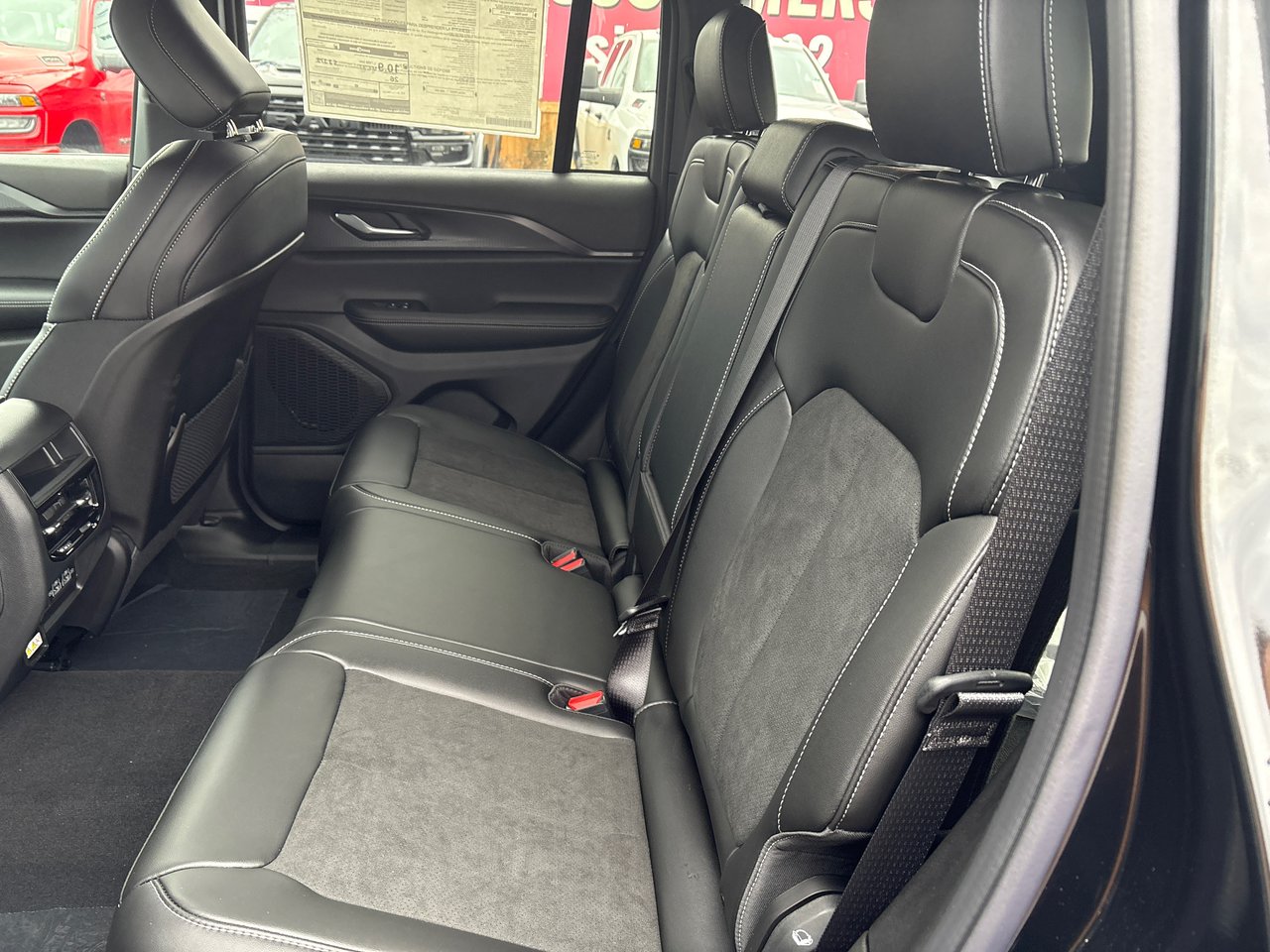 2025 Jeep Grand Cherokee LAREDO ALTITUDE-8