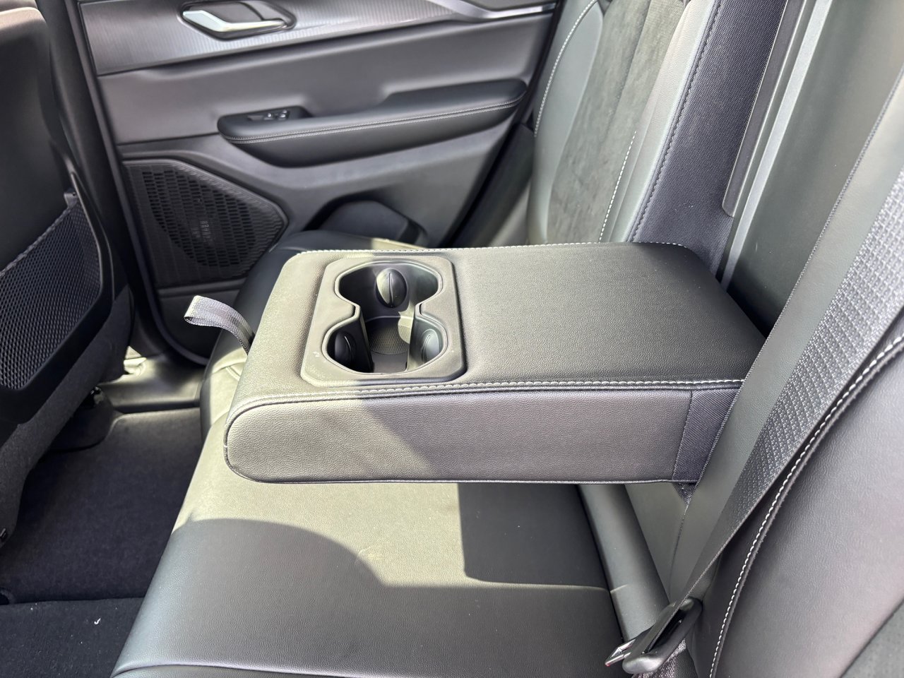 2025 Jeep Grand Cherokee LAREDO ALTITUDE-18