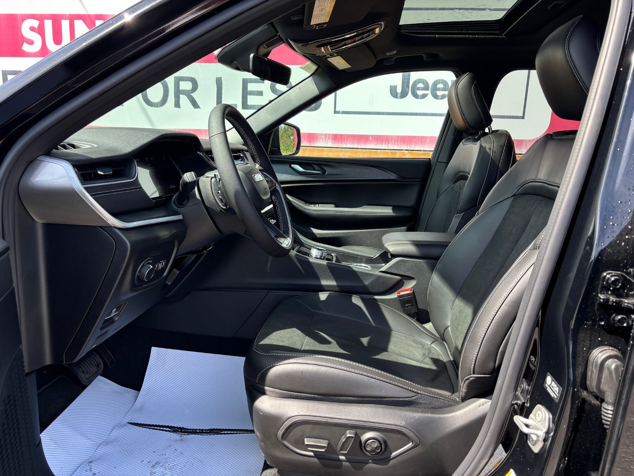 2025 Jeep Grand Cherokee LAREDO ALTITUDE-9