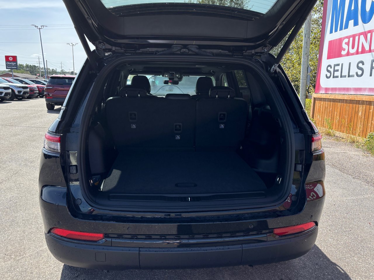 2025 Jeep Grand Cherokee LAREDO ALTITUDE-6