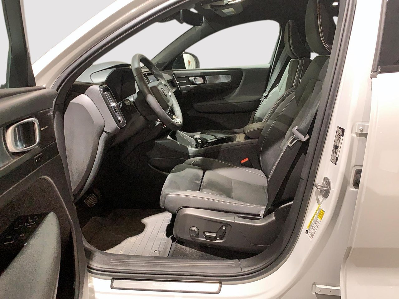 2023 Volvo C40 RECHARGE ULTIMATE TOIT PANO NAV 4RM-6