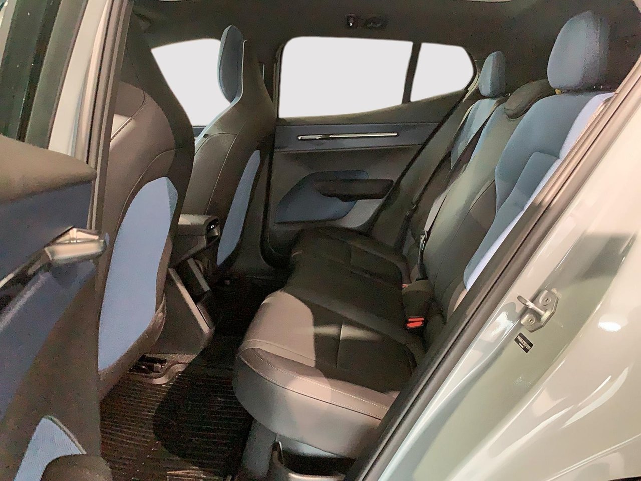 2025 Volvo EX30 TWIN PLUS 4RM-9