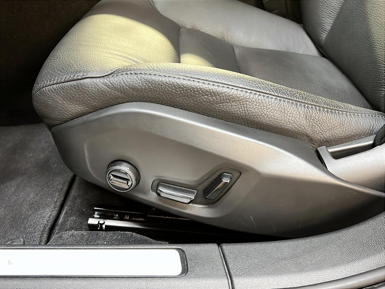 Volvo V60 B5 CROSS COUNTRY CORE CUIR TOIT PANO NAV 4RM 2025-26