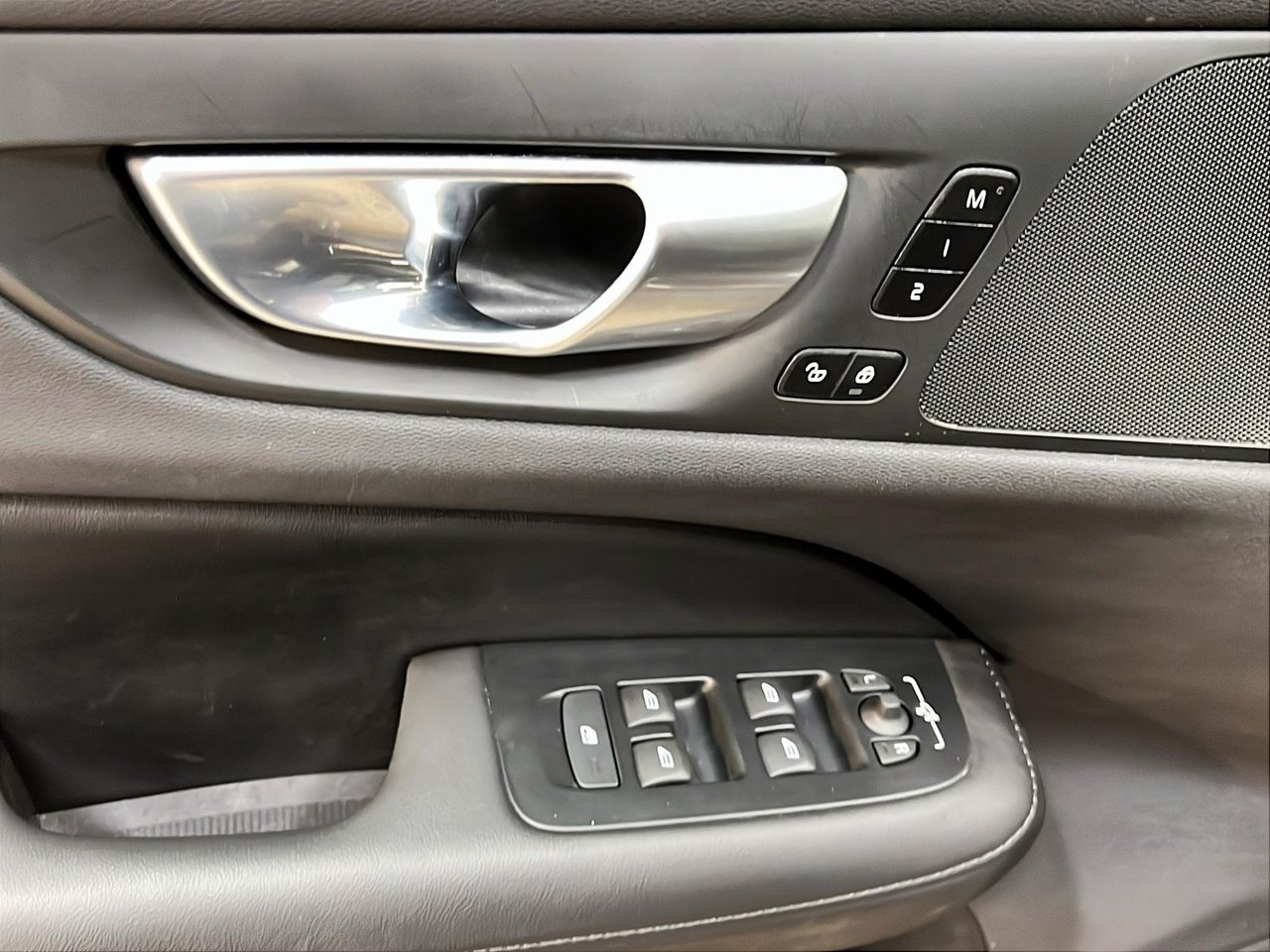 Volvo V60 B5 CROSS COUNTRY CORE CUIR TOIT PANO NAV 4RM 2025-24