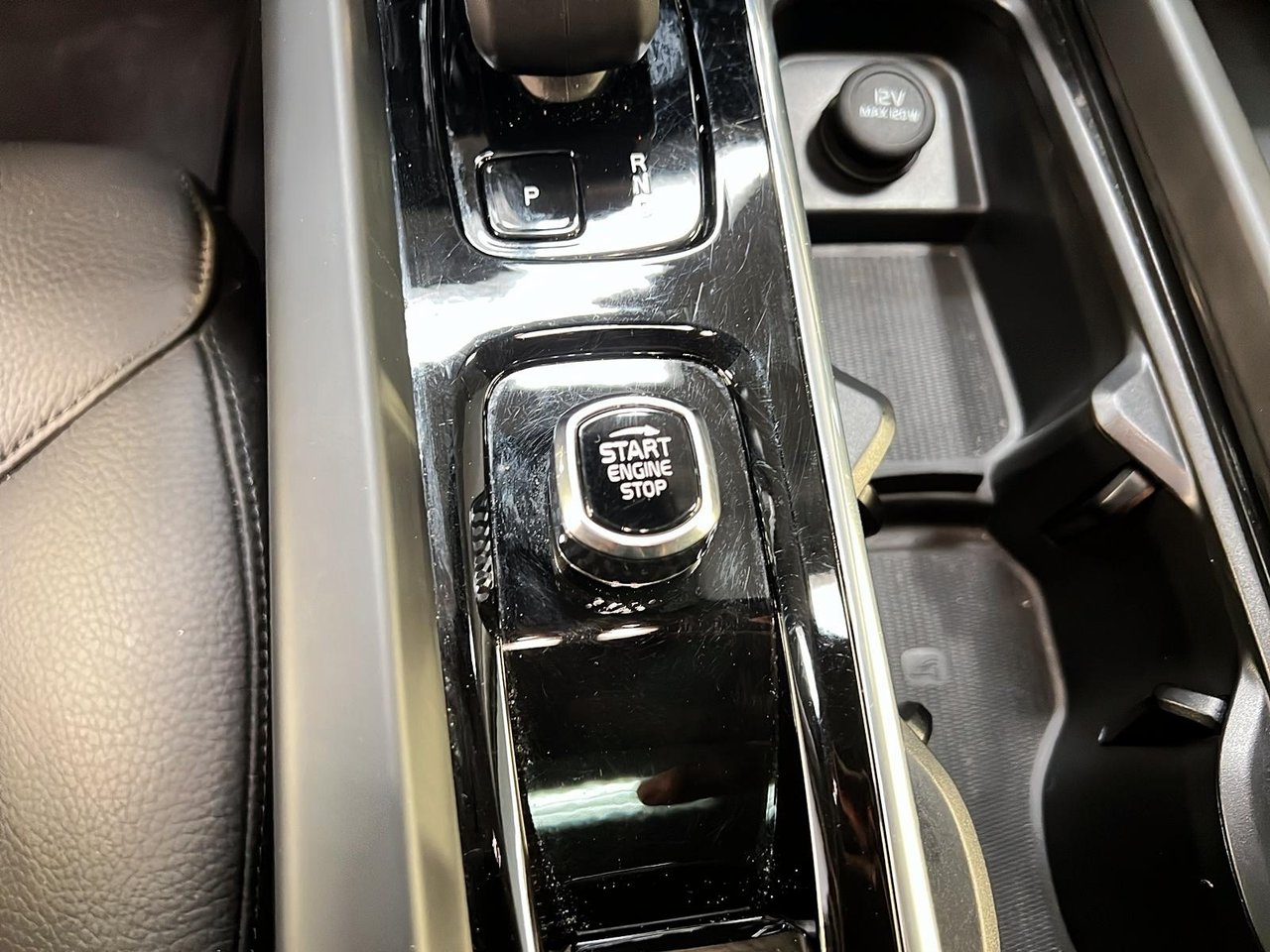 Volvo V60 B5 CROSS COUNTRY CORE CUIR TOIT PANO NAV 4RM 2025-20