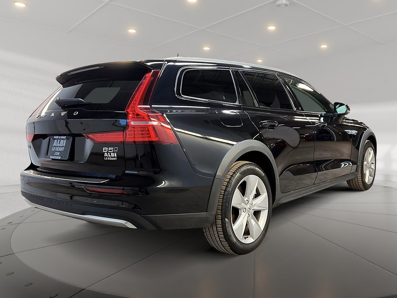 Volvo V60 B5 CROSS COUNTRY CORE CUIR TOIT PANO NAV 4RM 2025-3