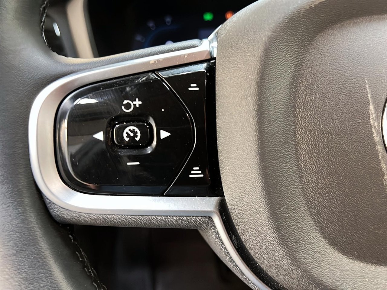 Volvo V60 B5 CROSS COUNTRY CORE CUIR TOIT PANO NAV 4RM 2025-22