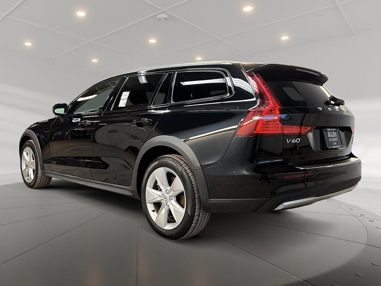 Volvo V60 B5 CROSS COUNTRY CORE CUIR TOIT PANO NAV 4RM 2025-5
