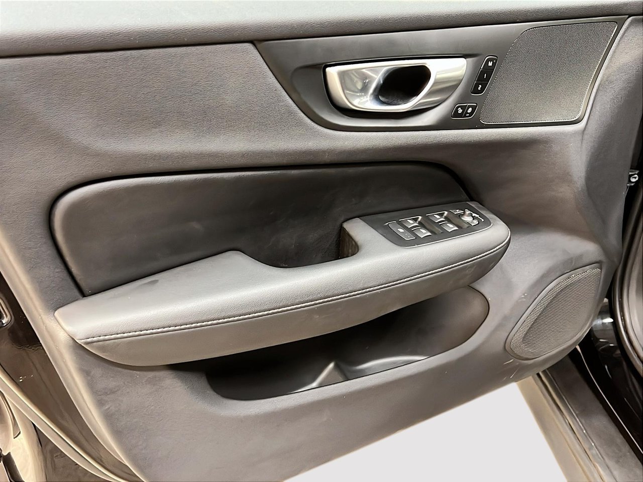 Volvo V60 B5 CROSS COUNTRY CORE CUIR TOIT PANO NAV 4RM 2025-25