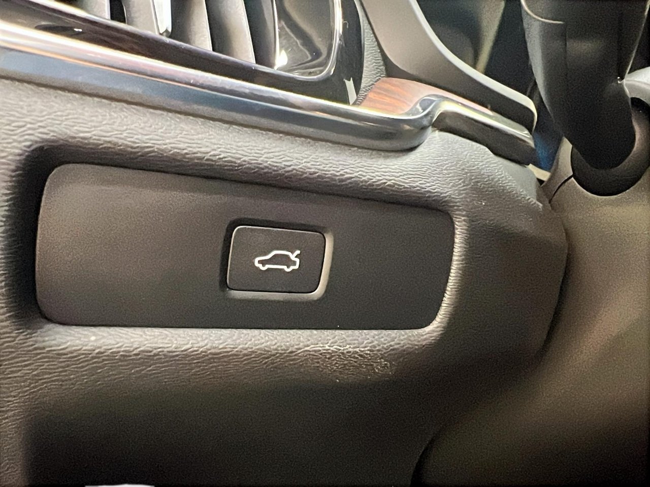 Volvo V60 B5 CROSS COUNTRY PLUS CUIR TOIT PANO NAV 4RM 2025-23