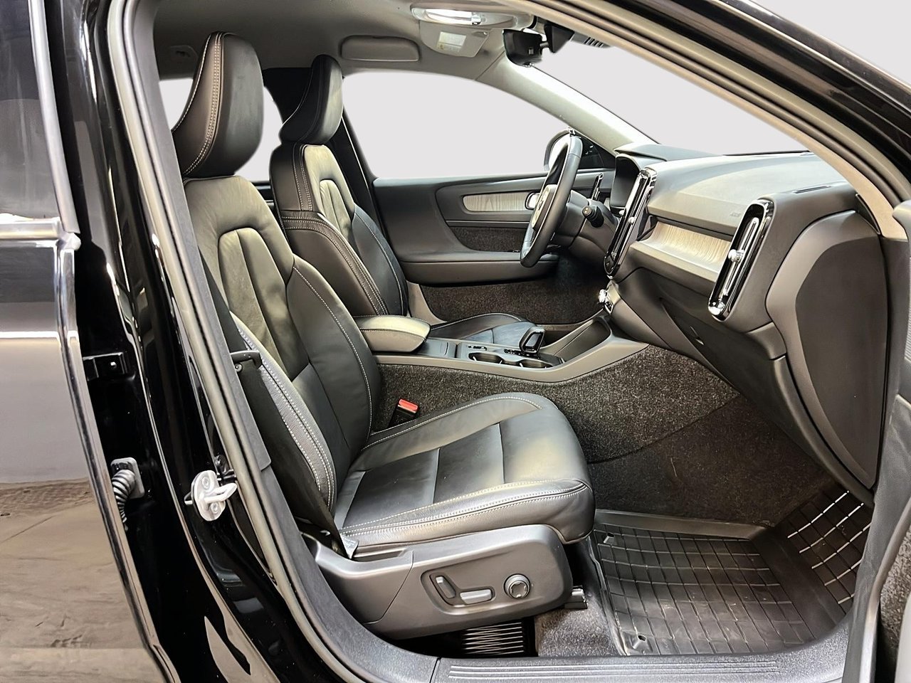 2023 Volvo XC40 B4 CORE CUIR NAV  4RM-7