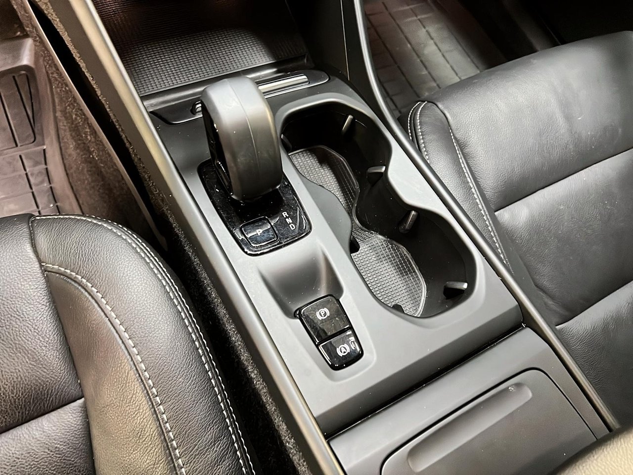 2023 Volvo XC40 B4 CORE CUIR NAV  4RM-13