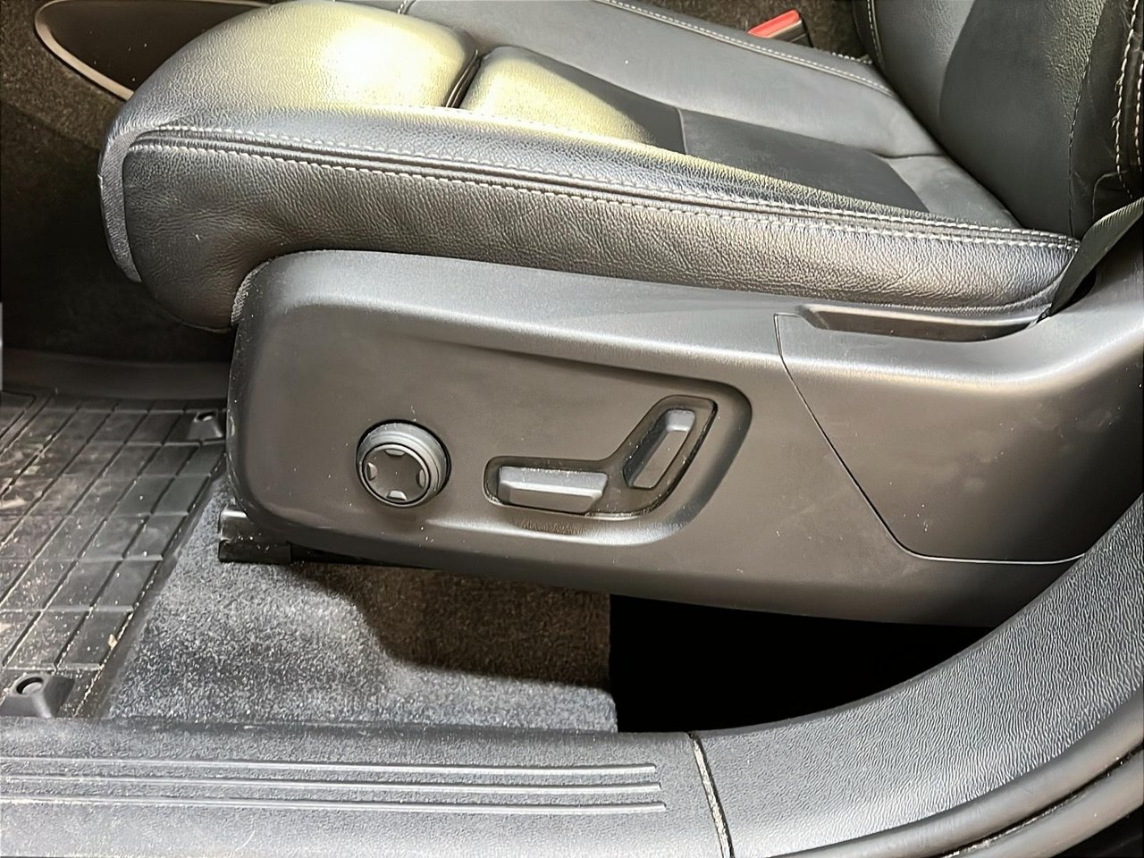 2024 Volvo XC40 B5 PLUS CUIR TOIT NAV 4RM-25