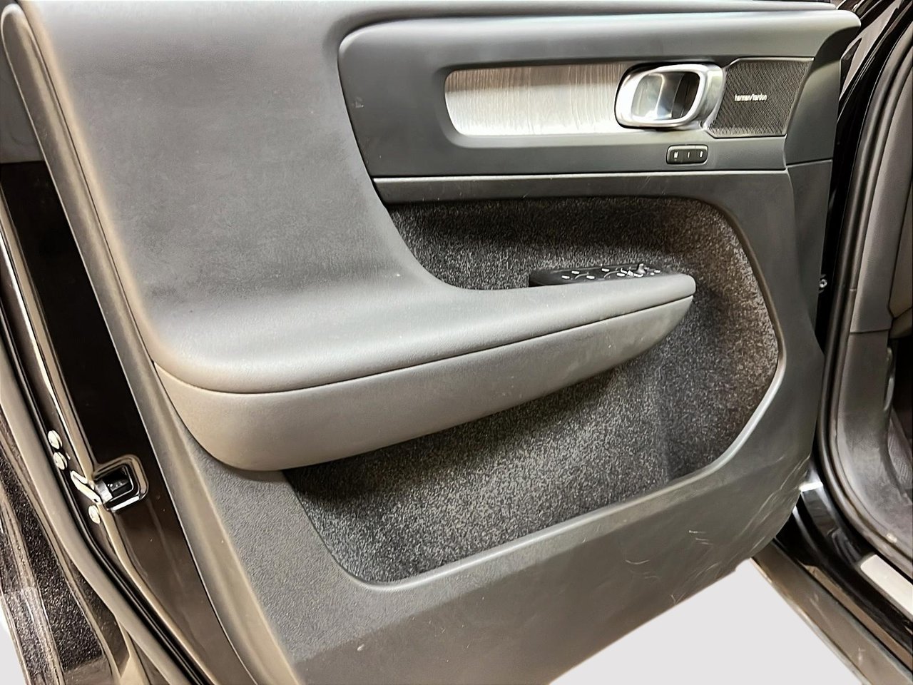 2024 Volvo XC40 B5 PLUS CUIR TOIT NAV 4RM-24