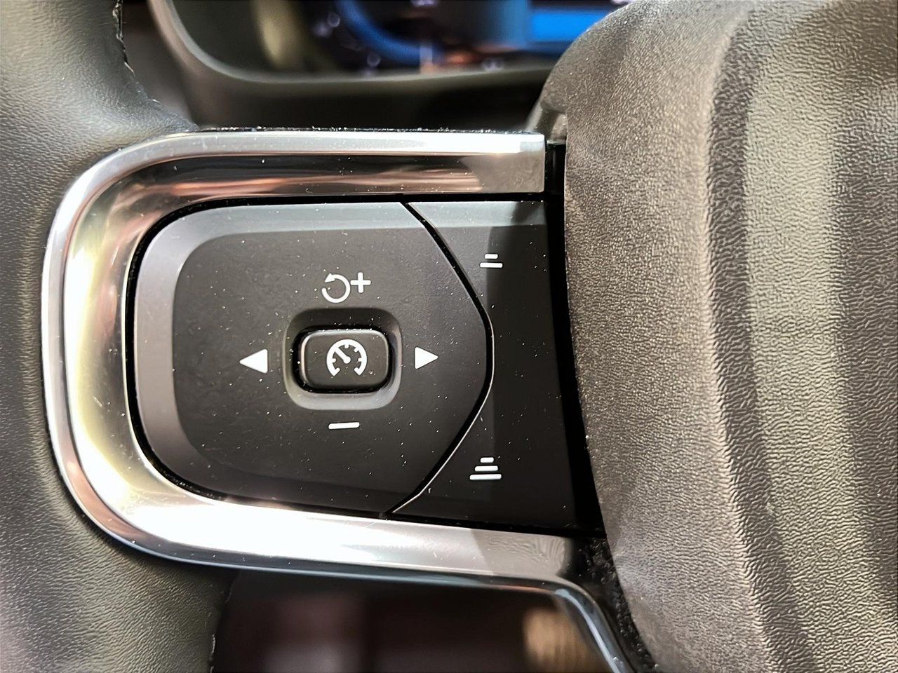 2024 Volvo XC40 B5 PLUS CUIR TOIT NAV 4RM-21