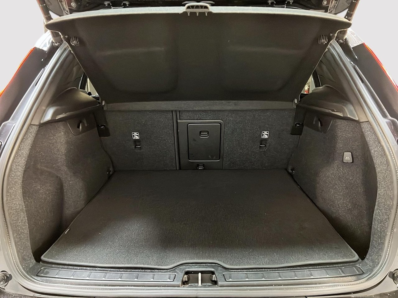 2024 Volvo XC40 B5 PLUS CUIR TOIT NAV 4RM-12