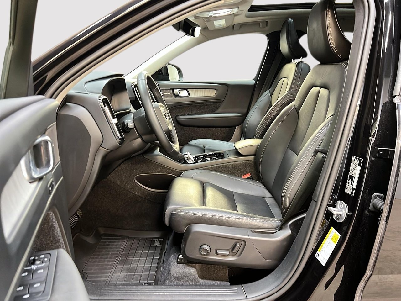 2024 Volvo XC40 B5 PLUS CUIR TOIT NAV 4RM-6