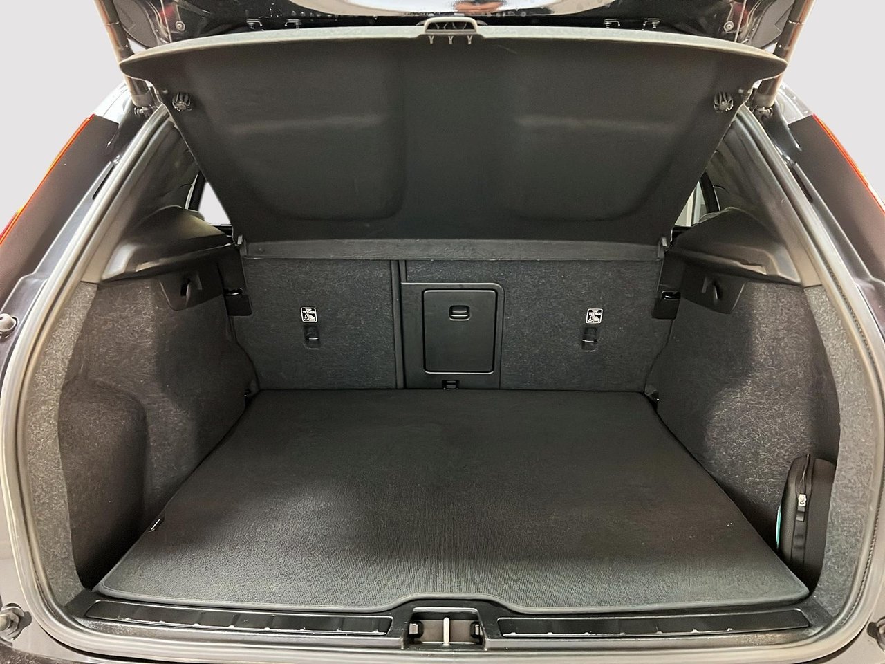 2024 Volvo XC40 B5 CORE CUIR NAV 4RM-11