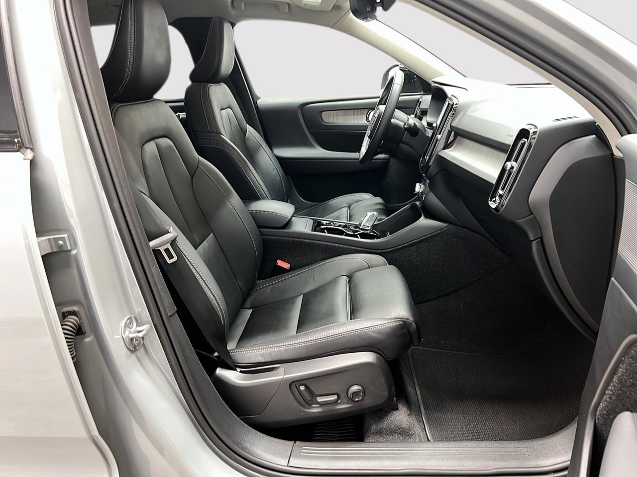 2024 Volvo XC40 B5 PLUS CUIR TOIT PANO NAV 4RM-7