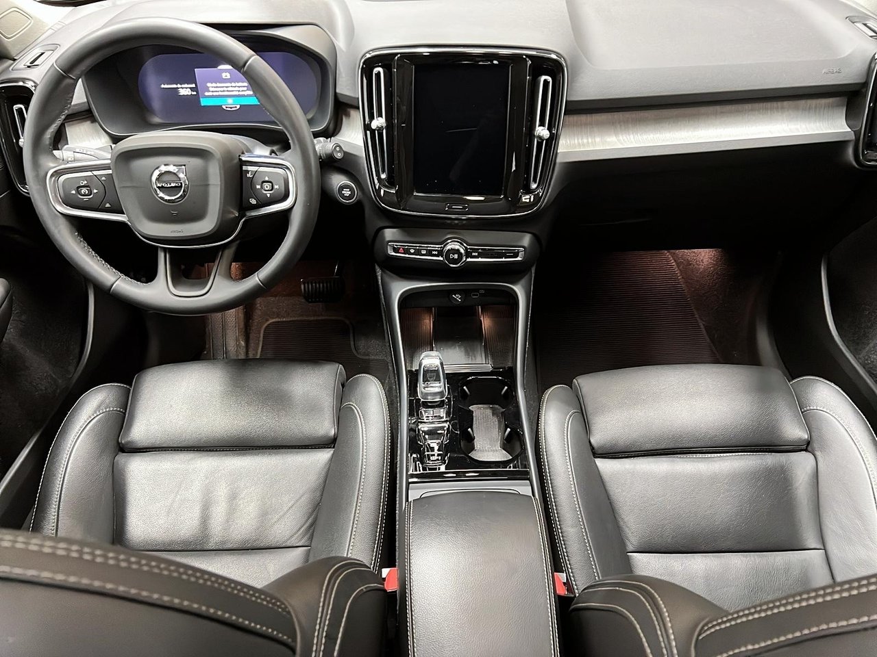 2024 Volvo XC40 B5 PLUS CUIR TOIT PANO NAV 4RM-10