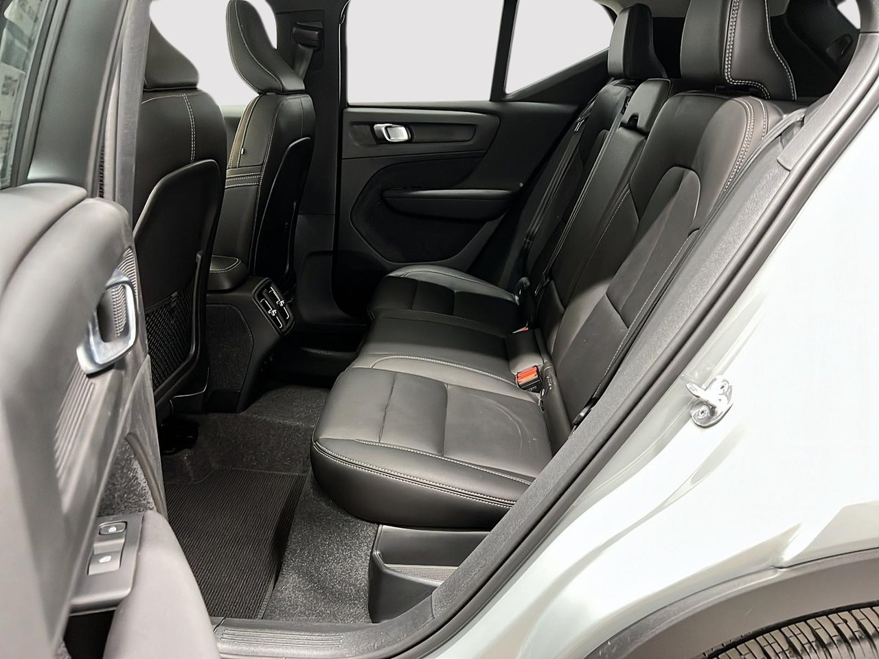 2024 Volvo XC40 B5 PLUS CUIR TOIT PANO NAV 4RM-8